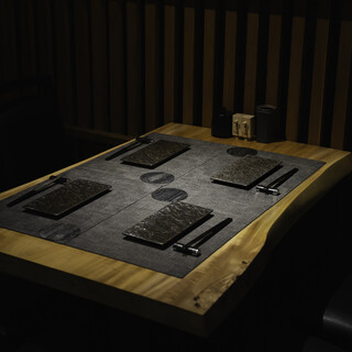 「洗練された大人の空間/日ノ出町の隠れ家で味わう炭火焼鳥」