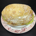 ベッカライ・ブロートツァイト - サンドイッチ　チャパタ　サラミ・チーズ・レタス