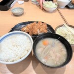 かつはな亭 - ▪️チキンカツランチ¥968
　※豚汁、赤出汁、味噌汁セレクト可
　※ご飯、キャベツ、汁物、漬物お代わり無料
　※キャッシュレス決済可