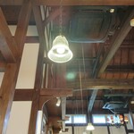 暖香 - 天井が高くて、いい色になっている梁を見ると昔のお家を思い出します。