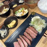 たんじろう - 厚切り牛たんの炙り焼き定食 : 2,750円　