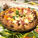 ピッツェリア エ オステリア パドリーノ - キンカンとラフランスのハーフ&ハーフピザ