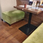 暖香 - カリモク調の家具は、実家やおじいちゃんおばあちゃんちにあったので、懐かしいなぁと思います。