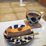 レット イット ビー コーヒー - ◆マロンチーズケーキ（税込630円）
◆アメリカーノ（税込600円）