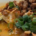 七席中華 コバコ - 優しい辛味噌。具は白菜がたっぷりで甘みが溶け出していた