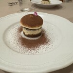 ラ セッテ - 本日おすすめのドルチェ：4層のティラミス。ダークチョコで甘すぎずサラッといけます。