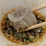 七席中華 コバコ - 茄子のタレに付けるのもあり。そして、最後はタレ綺麗に飲み干した