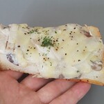 ダーシェンカ - きのこのグラタントースト