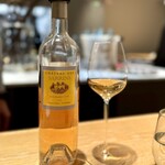 マンサルヴァ - グルナッシュベースのプロヴァンスのロゼ。
      鰹の旨味や、カプリーノの爽やかさ、紅まどんなの柑橘。すべてをカバーしてくれてます♪