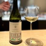 マンサルヴァ - ランゲのシャルドネ。かなりリッチなタイプですが、印象がまさにレモンバター！
      白子の味付けとドンピシャです♪
      この日のベストマリアージュは、これかなぁ。