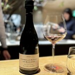 マンサルヴァ - オリヴィエ・ジュアンのシャンボール・ミュジニー。
      単独畑レ・ビュジェール、しかもV.V.
      こういうクオリティの高いブルゴーニュピノは本当に幸せ。
      V.V.らしい複雑さとエレガンス、惚れ惚れします。