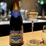 マンサルヴァ - ピノ100%のブラン・ド・ノワール。
      ふくよかで、コクがあります。泡は繊細。