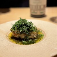 マンサルヴァ - 鱈の白子をソテーして、春菊や青海苔のお味でいただく、和テイストな一皿。
                    大きい…(^^;