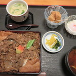 松研 - 料理写真:国産和牛のすき焼き重　茶碗蒸しセット