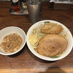ラーメン 雷 東京本丸店 - 