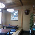 亀寿司 -  亀さんがいる広々とした座敷は家族連れの方にも