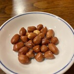 台湾料理 豊徳園 - サービスのナッツ