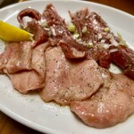 ジンギスカン羊はち - ラムタン・塩ハラミ