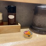 とんかつ成蔵 - 水は一人一つ水差し。からしは。。使ってほしくないってことなのかな？