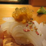 天寿し - 7貫5000円(税別)、14貫10000円(税別・旧価格)。1貫目、烏賊