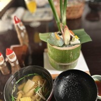 黒茶屋 - きのこ汁と向付け(紅鱒山かけとさしみ蒟蒻)