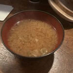 とんかつ かつせい - なめこの味噌汁。