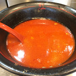 紅・らーめんスープ 文字通り真っ赤です。