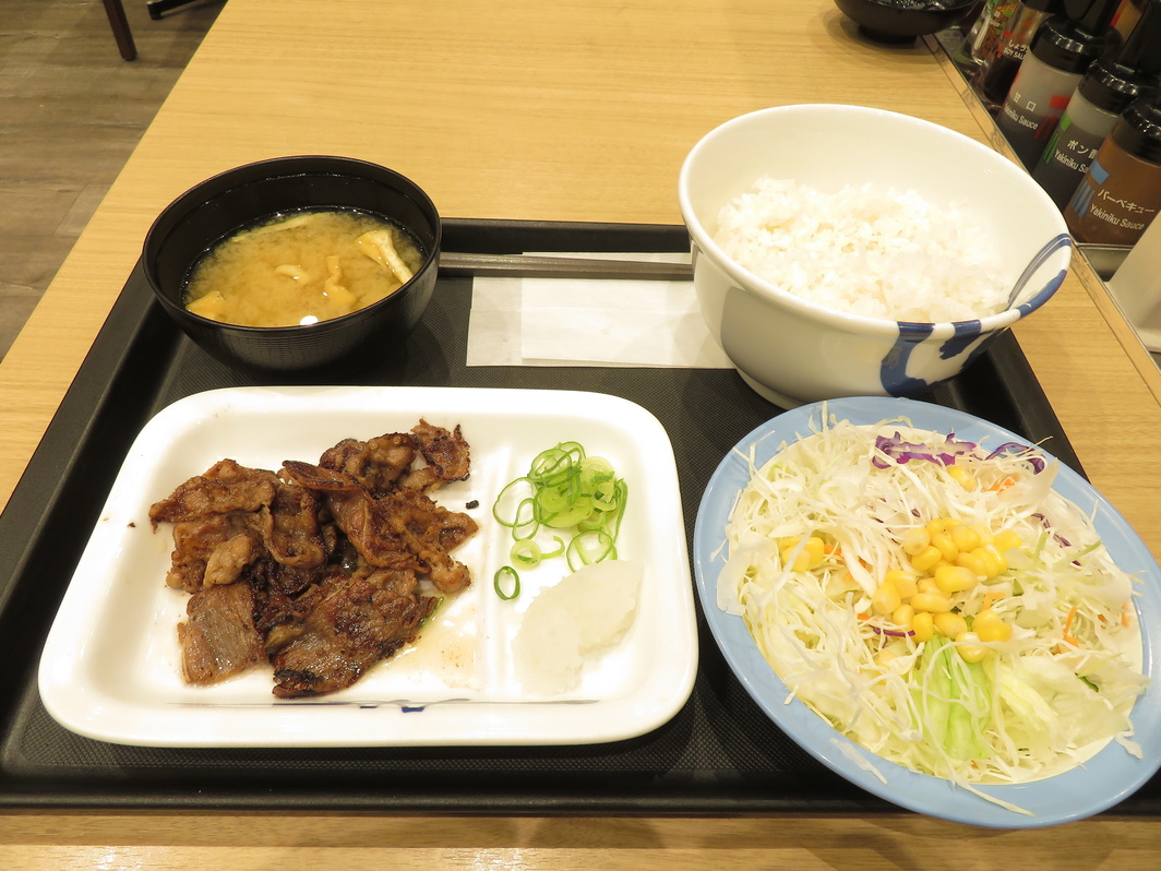 松屋の写真 駐車場完備