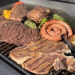 バーベキューレストラン ビービーズ - ローストビーフローストポークの塊肉BBQ