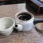 丸井食堂 -  セルフでお茶を・・・