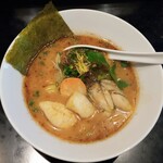 鶏そば・ラーメン Tonari - 牡蠣とあんこうの味噌ラーメン(限定) 1600円。