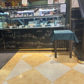 サロン・ド・テ シェ松尾_2