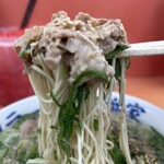 元祖ラーメン長浜家 - 肉もリフト！