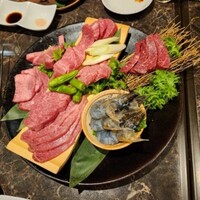梨の家 五反田店 - 焼肉の盛り合わせ