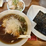 らーめん芝浜 - 談志（チャーシュー麺+チャーシュー丼）、高級な海苔