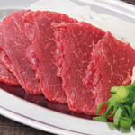 やきとん 大喜利 - 九州醤油で頂く馬刺しは絶品！