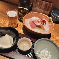 魚匠 銀平 道頓堀店 - 付き出し　お造り盛り合わせ