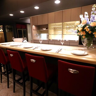 カウンター席はお一人様でもお気軽にご利用いただけます。