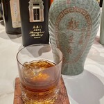 田中圭英 - 紹興酒ロック：越王台 陳年20年花彫酒 1200円