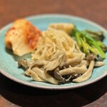 焼肉 にくる - ランチ　前菜ナムル＆キムチ