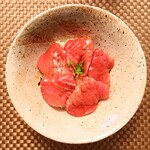魚幸水産 - ここの鮪でマグロ丼♬桜の花びらをかたどってみました♬