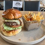 BULL's BURGER - メキシカン w./ サワークリーム・スイートチリポテトとド