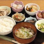 おうちごはん光里 - 光里御膳。その時によってお惣菜が変わります。苦手なお野菜がございましたら予めお伝え下さい。