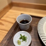 手打そば優心 - 薬味は青ネギとワサビ