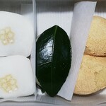 川村屋賀峯総本店 - 羽二重餅､椿餅､きなこ羽二重餅