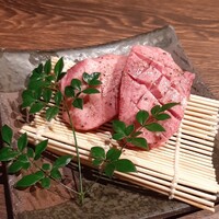 ヤキニク旭 - 厚切りタン