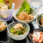 日本酒とおばんざい 霧の楽庵 - おばんざいの盛り合わせ