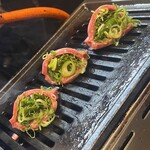 焼肉ホルモン ひなた - ネギ挟み牛タン