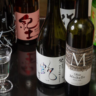 オーナー厳選◆70種類以上の多彩な日本酒を常時提供