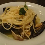  アサリとムール貝のパスタをビアンコで。